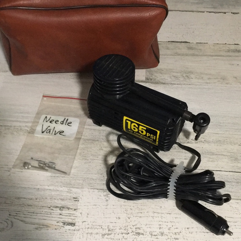 165 PSI air compressor 12 volts DC/8 Amps portable with carry case
